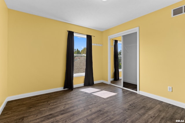 empty room featuring dark hardwood / wood-style flooring