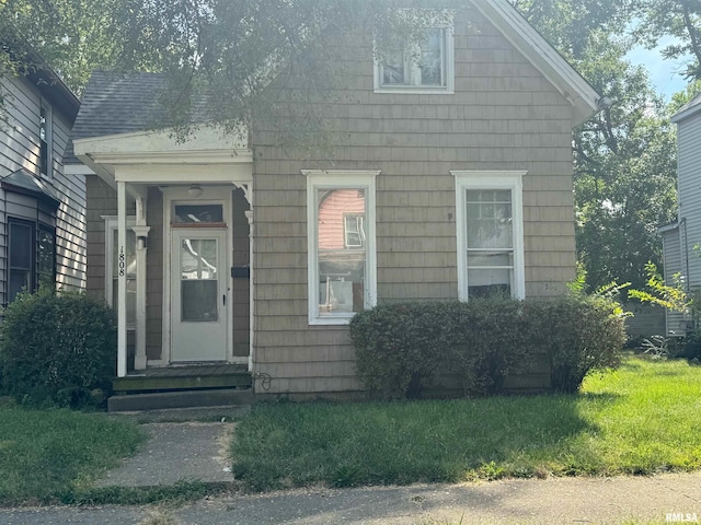 view of front of home with a front yard