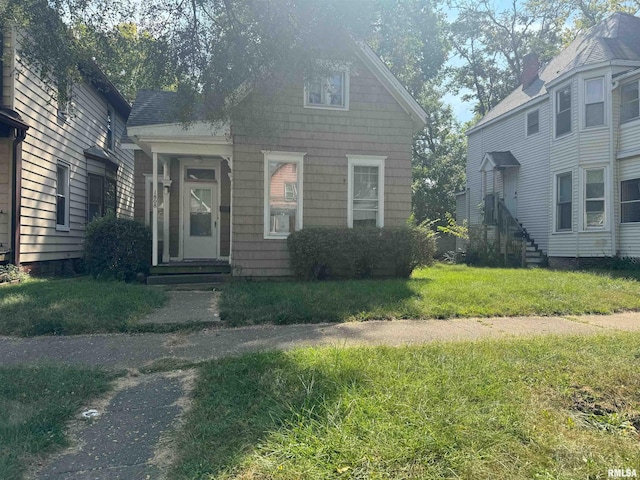 bungalow-style house with a front yard