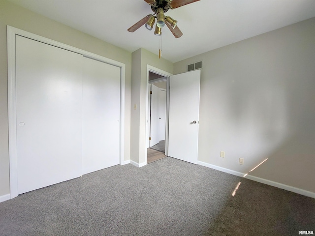 unfurnished bedroom with carpet floors, ceiling fan, and a closet