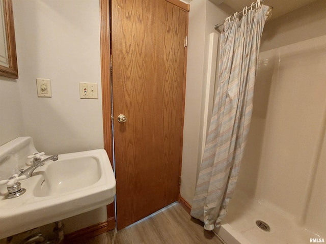 bathroom featuring hardwood / wood-style flooring, sink, and a shower with curtain