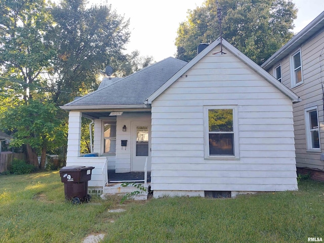 view of front of house with a front yard