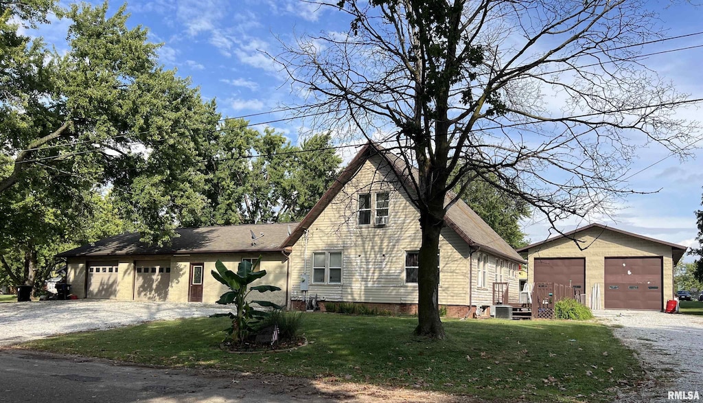 603 N Liberty St, Vermont, IL 61484 - view of front facade featuring a front lawn, an outdoor structure, a garage, and gravel driveway