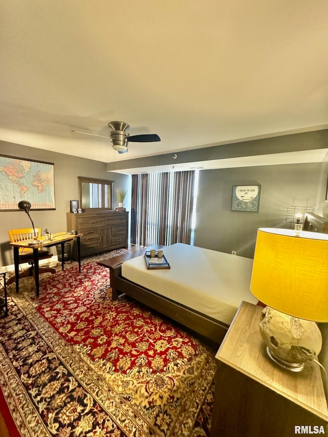 bedroom featuring ceiling fan