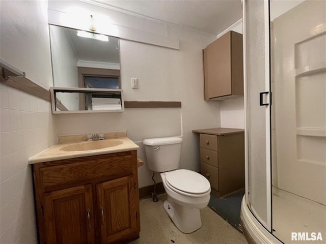 unfurnished room featuring ceiling fan and hardwood / wood-style flooring