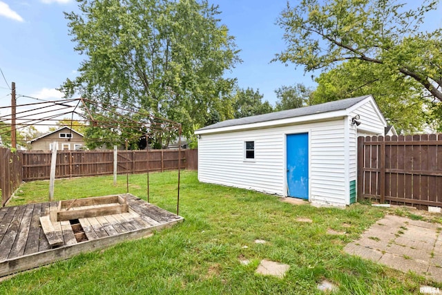 view of yard with a storage unit