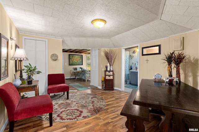 913 E Truitt Ave, Chillicothe, IL 61523 - living room with wood finished floors