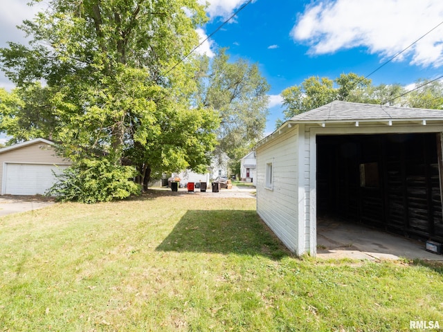 view of yard featuring an outbuilding and a garage