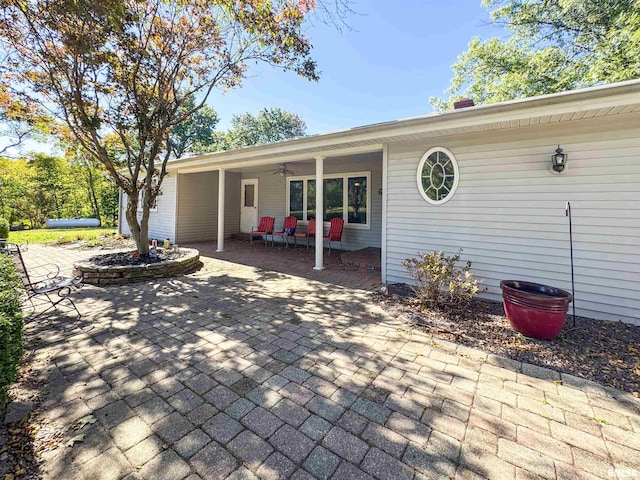 view of patio featuring ceiling fan