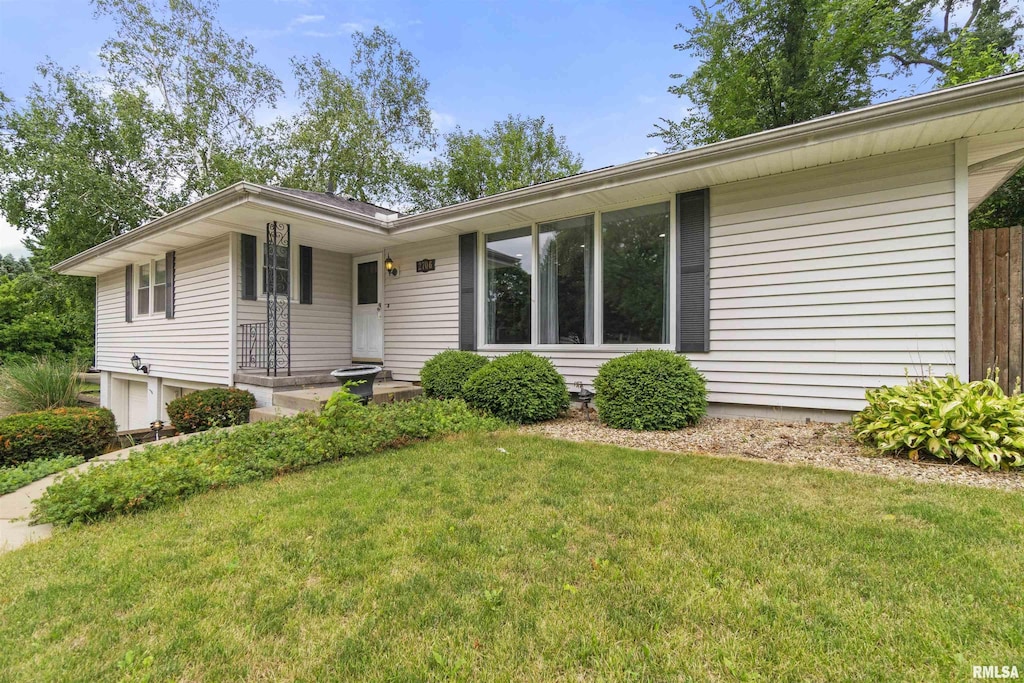 ranch-style house with a front lawn