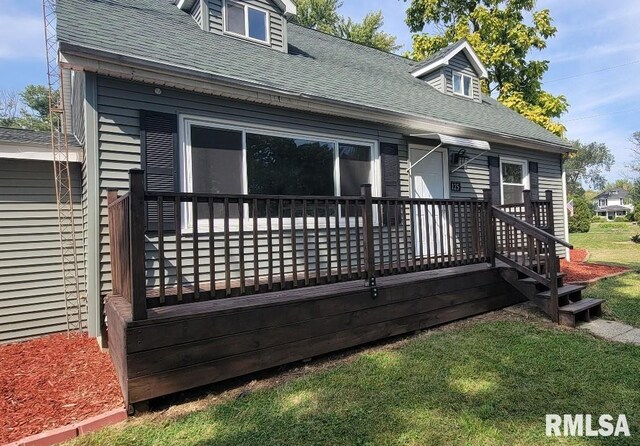 new england style home with a front yard