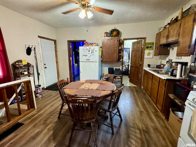 dining room with a textured ceiling, dark hardwood / wood-style floors, and ceiling fan