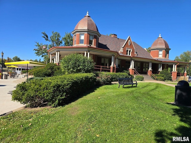 victorian-style house featuring a front lawn