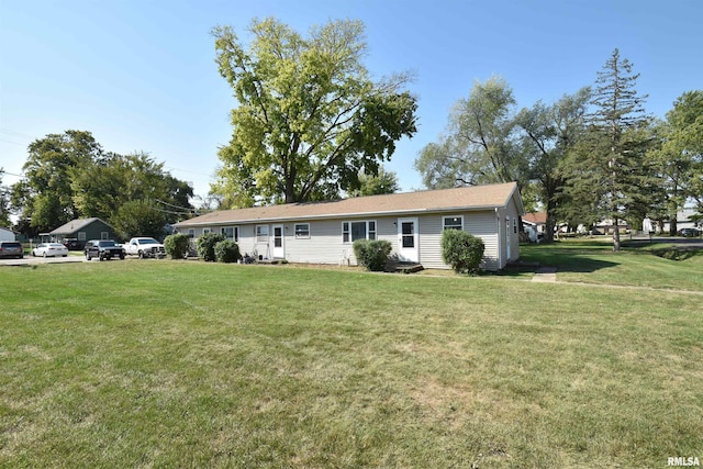 view of front of house featuring a front yard