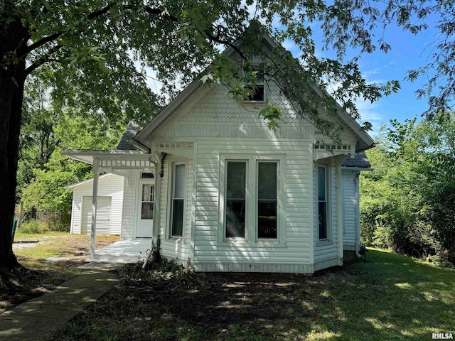 view of front of home featuring a pergola