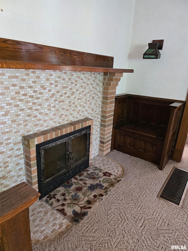 room details featuring carpet floors