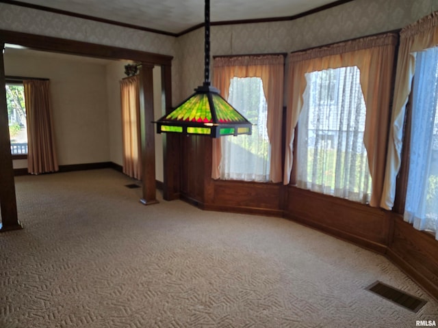 empty room featuring carpet floors and ornamental molding