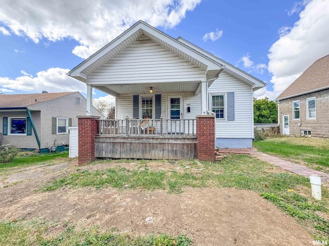 782 N Ave B, Canton, IL 61520 - bungalow-style home featuring a porch