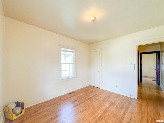 782 N Ave B, Canton, IL 61520 - spare room featuring light wood finished floors and baseboards