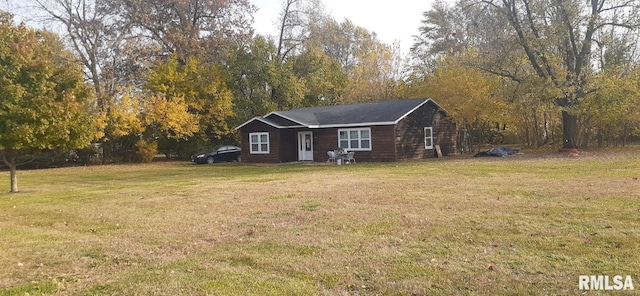 view of front facade with a front lawn