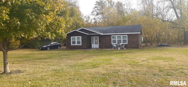 single story home with a front yard