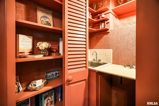 washroom featuring wet bar