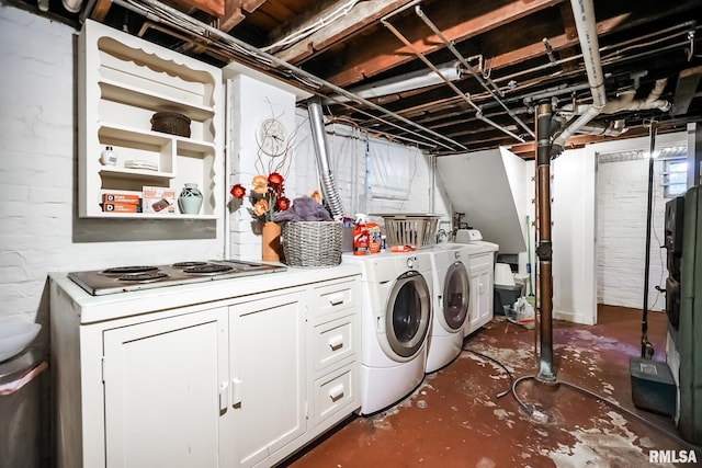 laundry room with washing machine and dryer