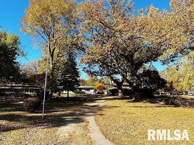 13913 N River Beach Dr, Chillicothe, IL 61523 - view of road with driveway