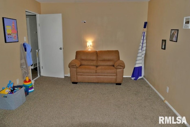 living room with carpet