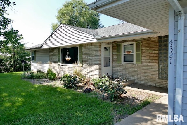 view of front of house with a front lawn