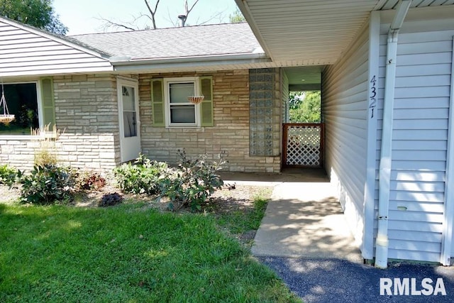 property entrance featuring a yard