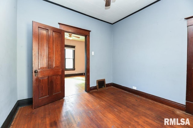 unfurnished room with wood-type flooring and ceiling fan