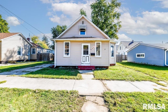 bungalow-style house featuring a front lawn