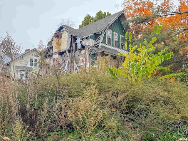 view of home's exterior