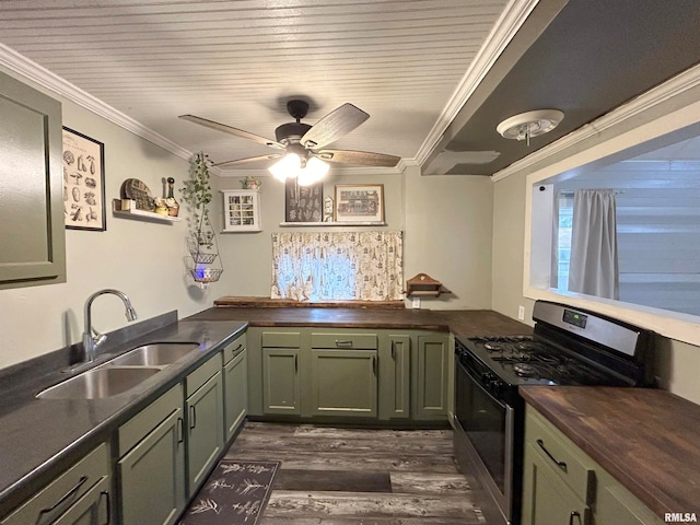 kitchen featuring sink, green cabinetry, black gas stove, ornamental molding, and dark hardwood / wood-style floors