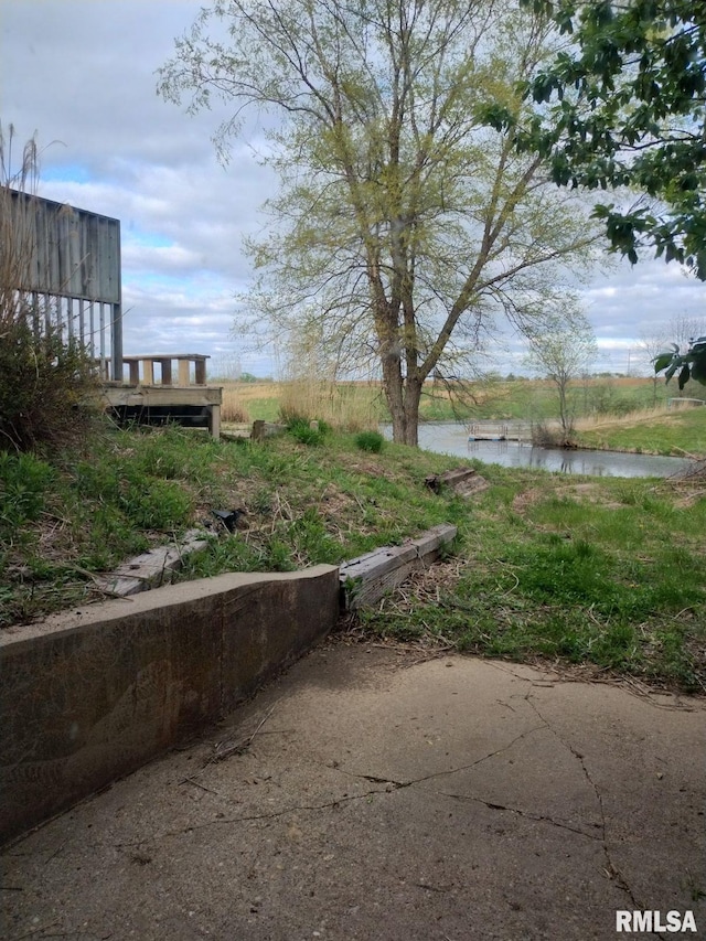 view of yard with a water view