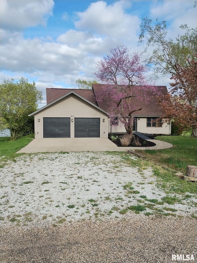 view of front of house with a garage and driveway