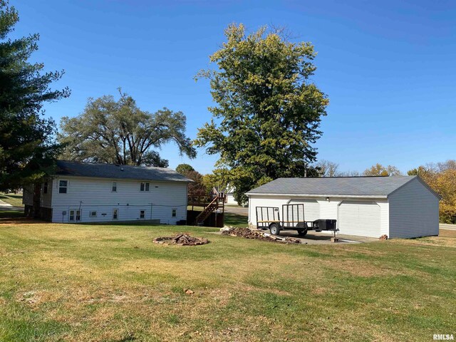 view of yard with a patio