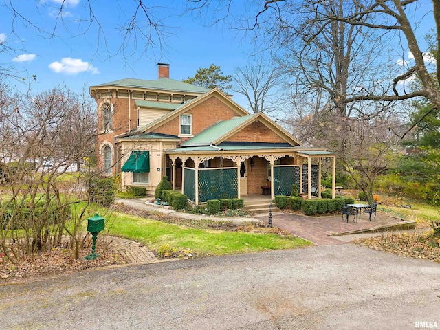 view of front of property featuring a porch