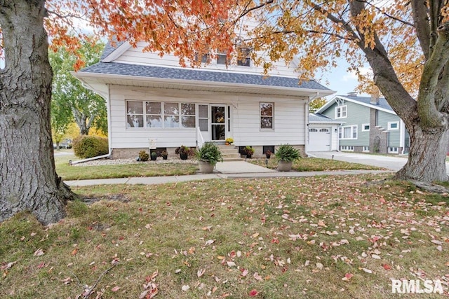 view of front of property with a front lawn