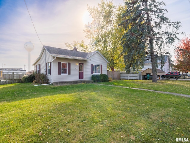 view of front of property with a lawn