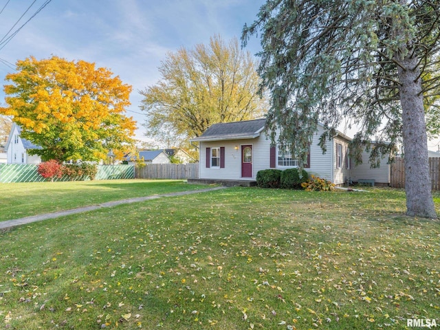 view of front of house with a front lawn