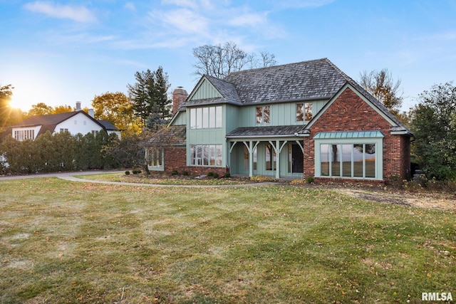 view of front of house featuring a front yard