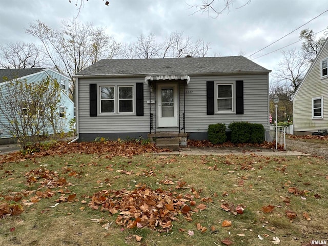 view of front facade with a front yard