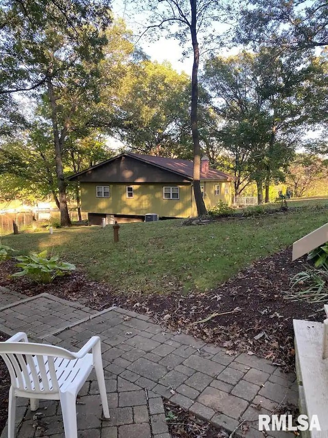 view of yard with a patio area