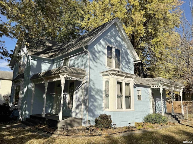 631 S Mcarthur St, Macomb, IL 61455 - view of front of house featuring a porch and a shingled roof