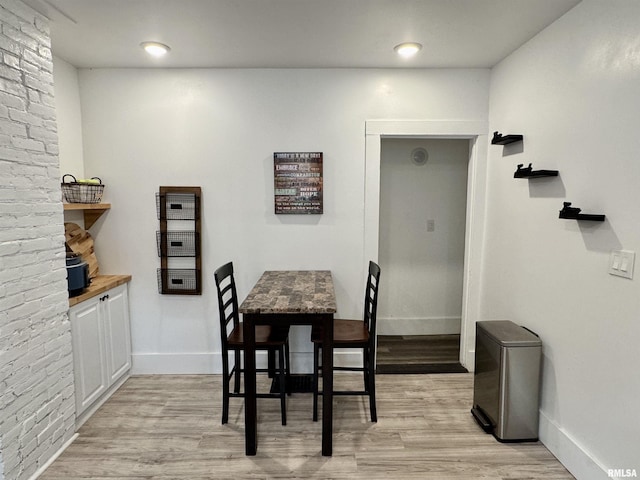 631 S Mcarthur St, Macomb, IL 61455 - dining room with light wood-style flooring and baseboards