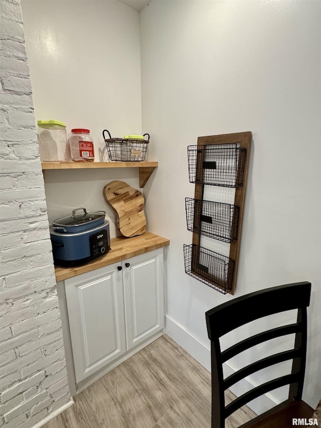 631 S Mcarthur St, Macomb, IL 61455 - bar with light wood-style floors and baseboards