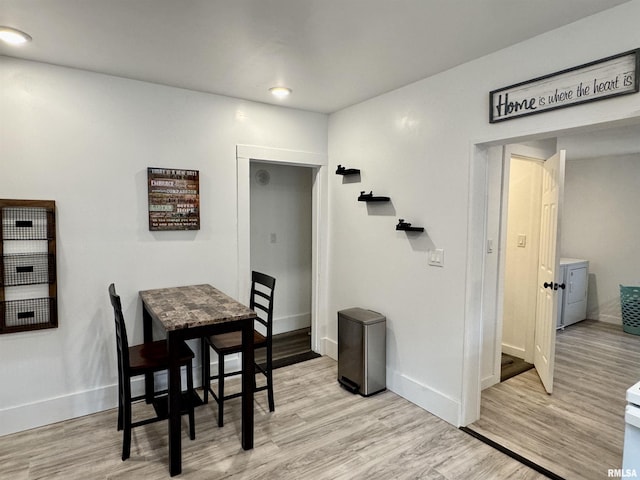 631 S Mcarthur St, Macomb, IL 61455 - dining space featuring independent washer and dryer, light wood finished floors, baseboards, and recessed lighting