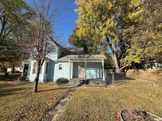 view of front of house featuring a front yard